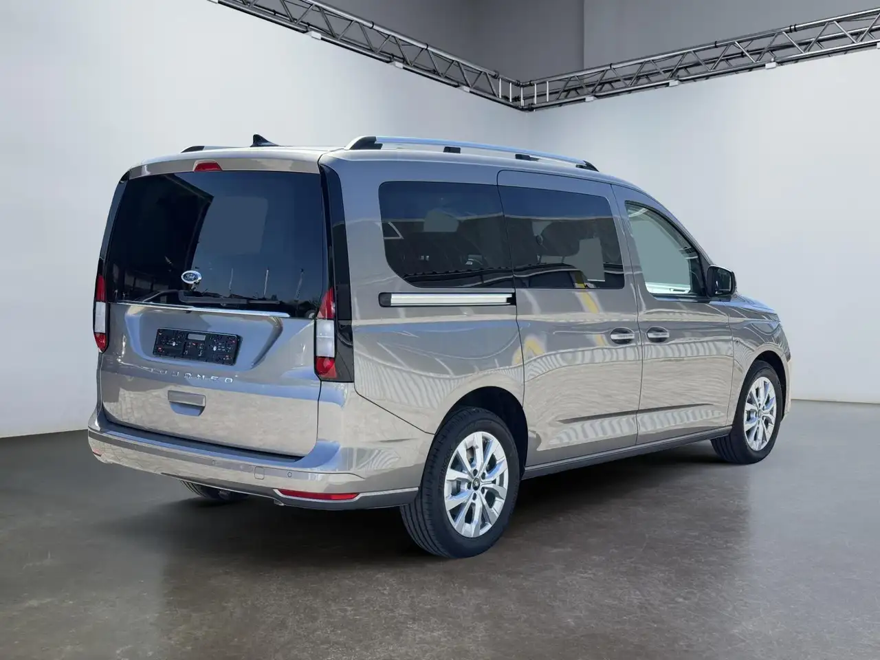 Ford Grand Tourneo 2026