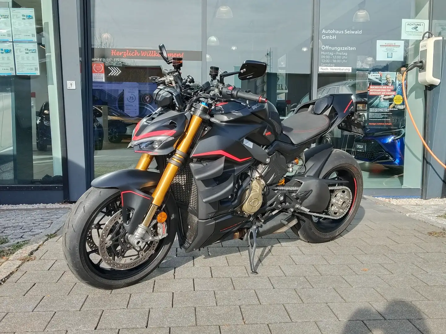 Ducati Streetfighter V4S dark stealth Schwarz - 2