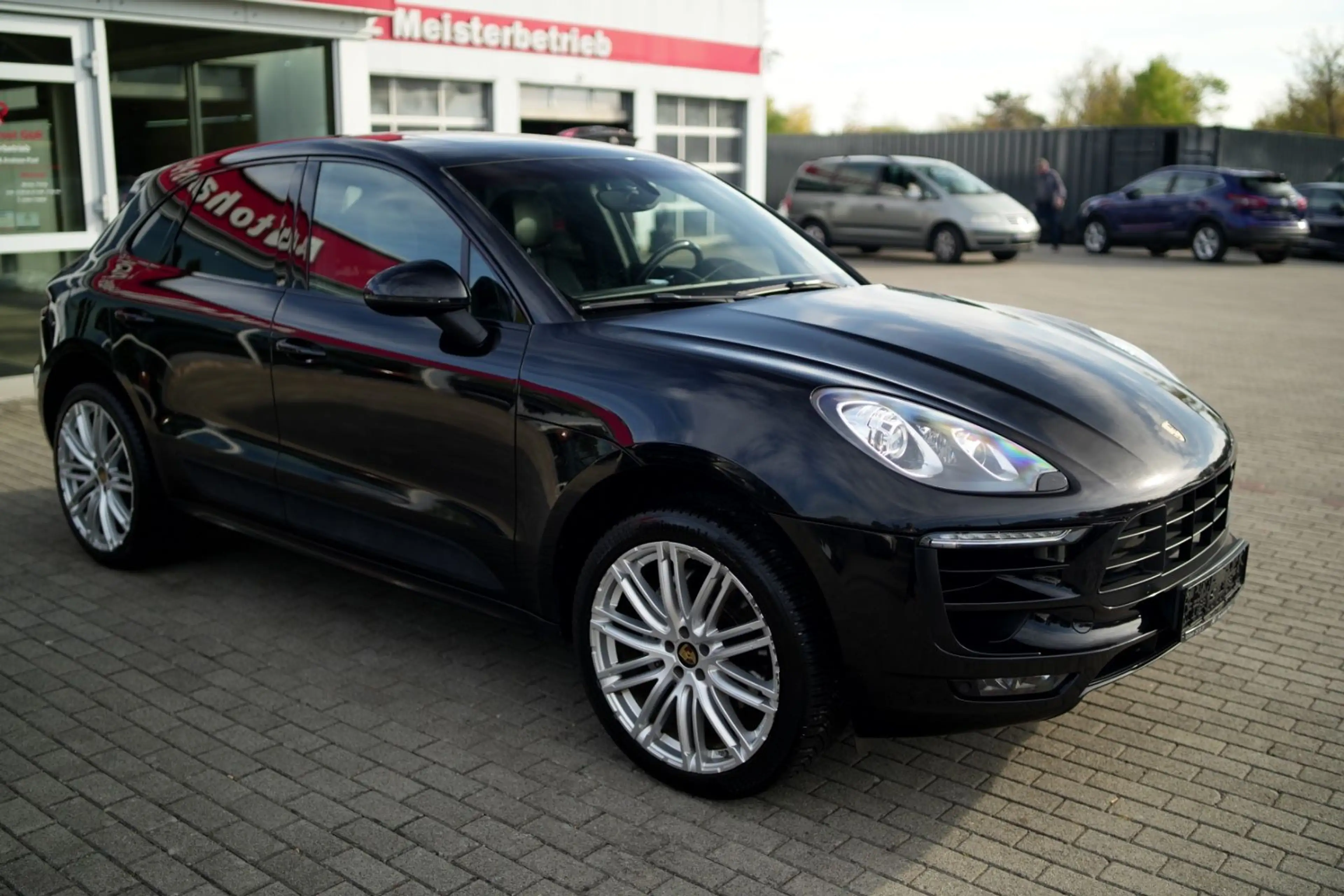 Porsche Macan S 21" SportChrono Sitzlüftung Pano Kamera — photo 3