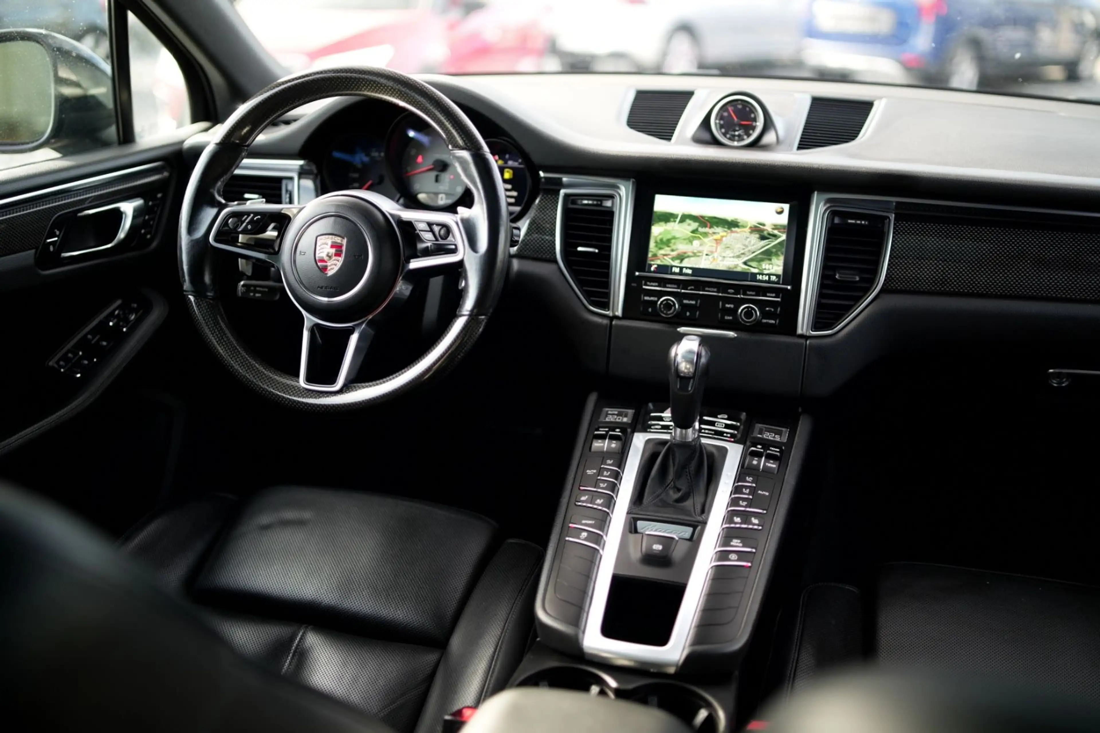 Porsche Macan S 21" SportChrono Sitzlüftung Pano Kamera — photo 15
