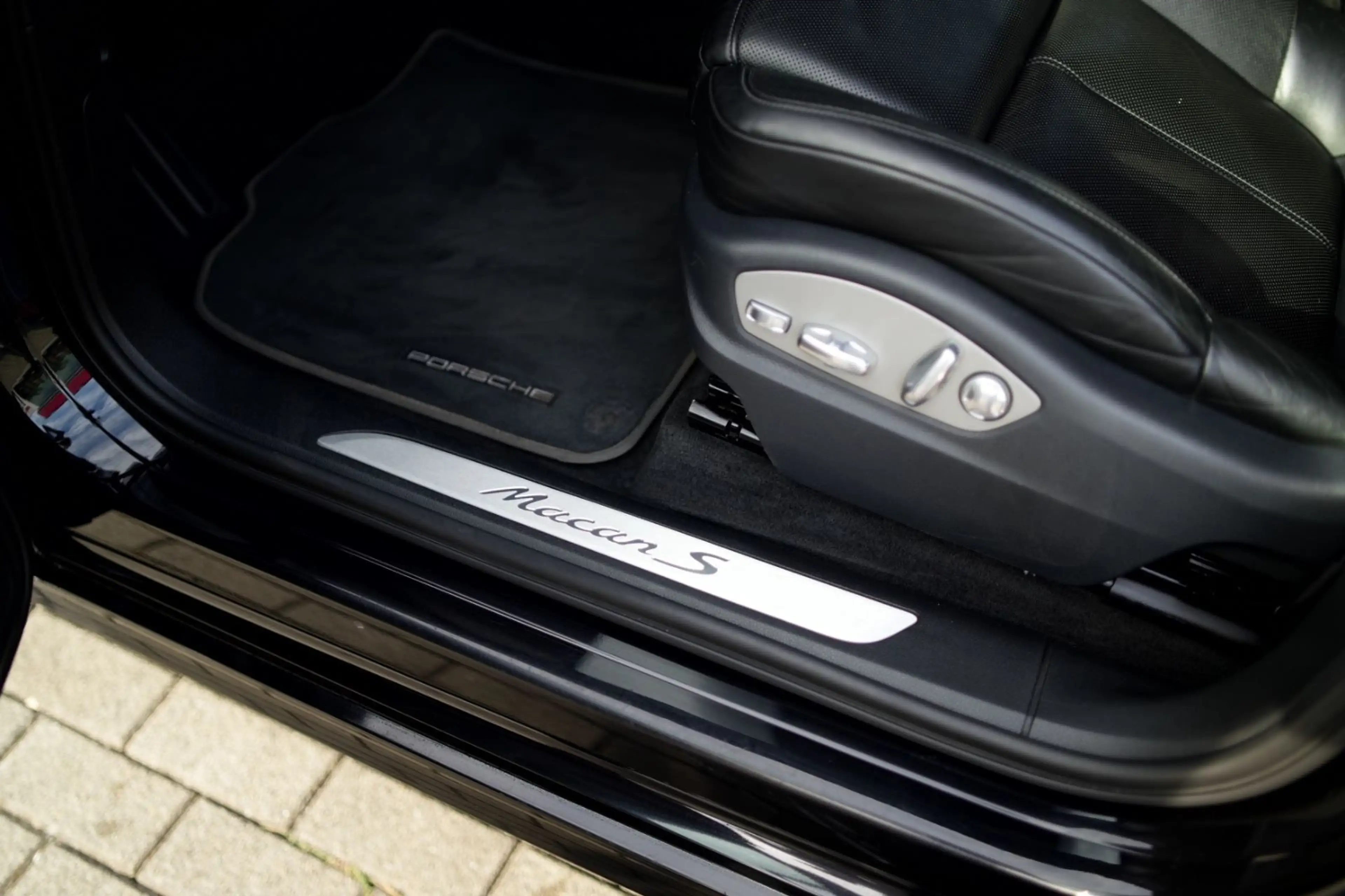 Porsche Macan S 21" SportChrono Sitzlüftung Pano Kamera — photo 12