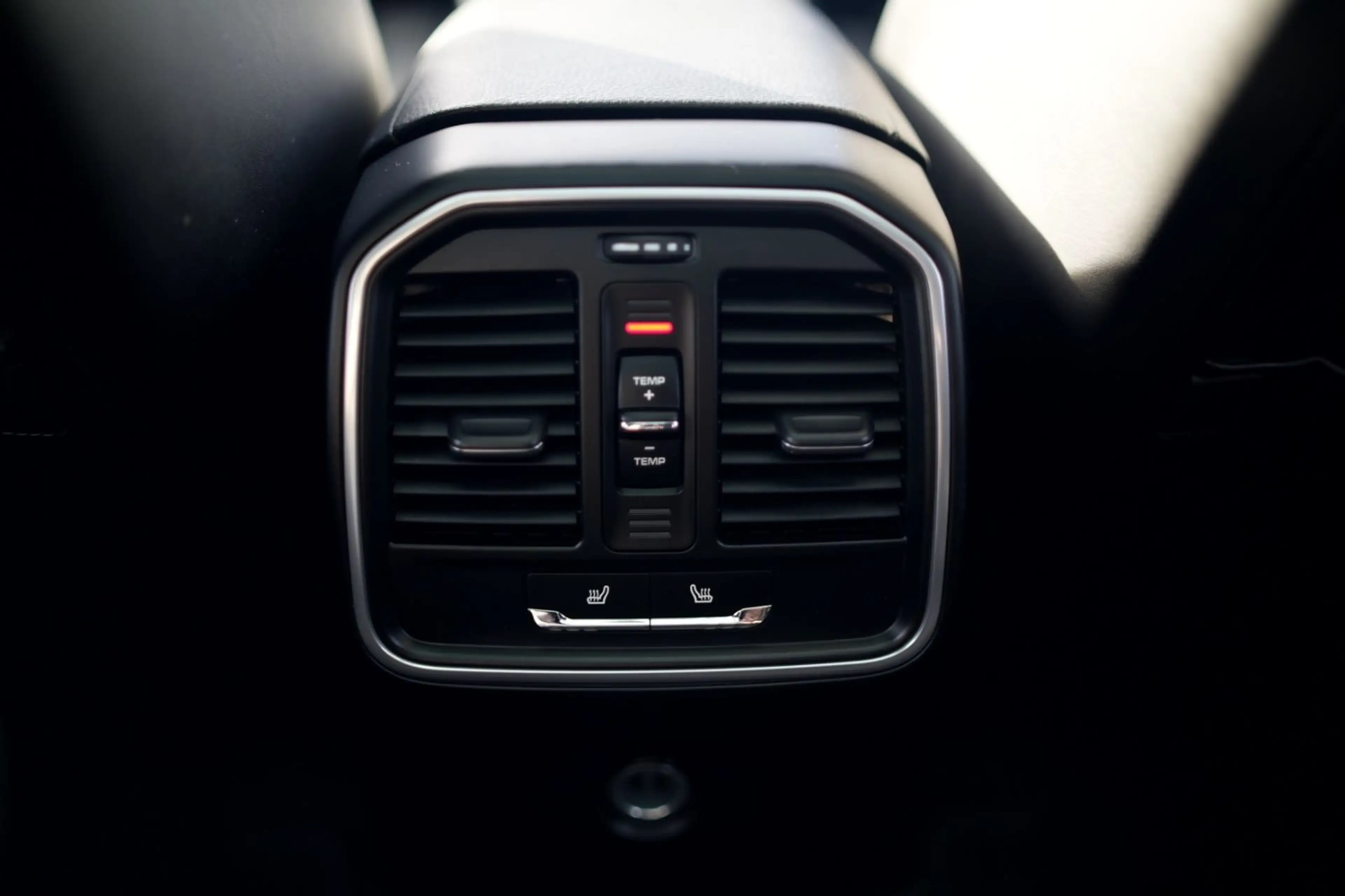 Porsche Macan S 21" SportChrono Sitzlüftung Pano Kamera — photo 14