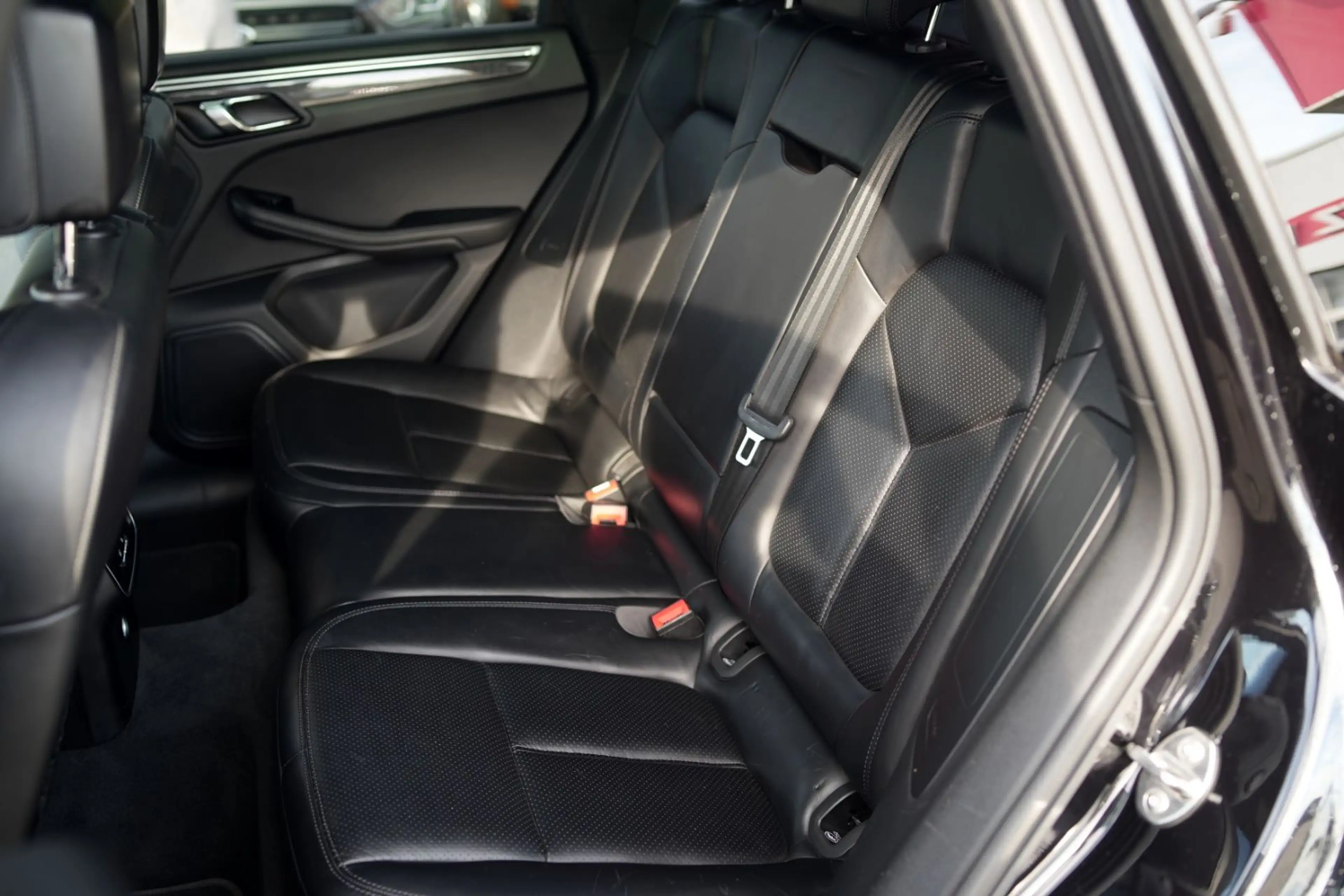 Porsche Macan S 21" SportChrono Sitzlüftung Pano Kamera — photo 13