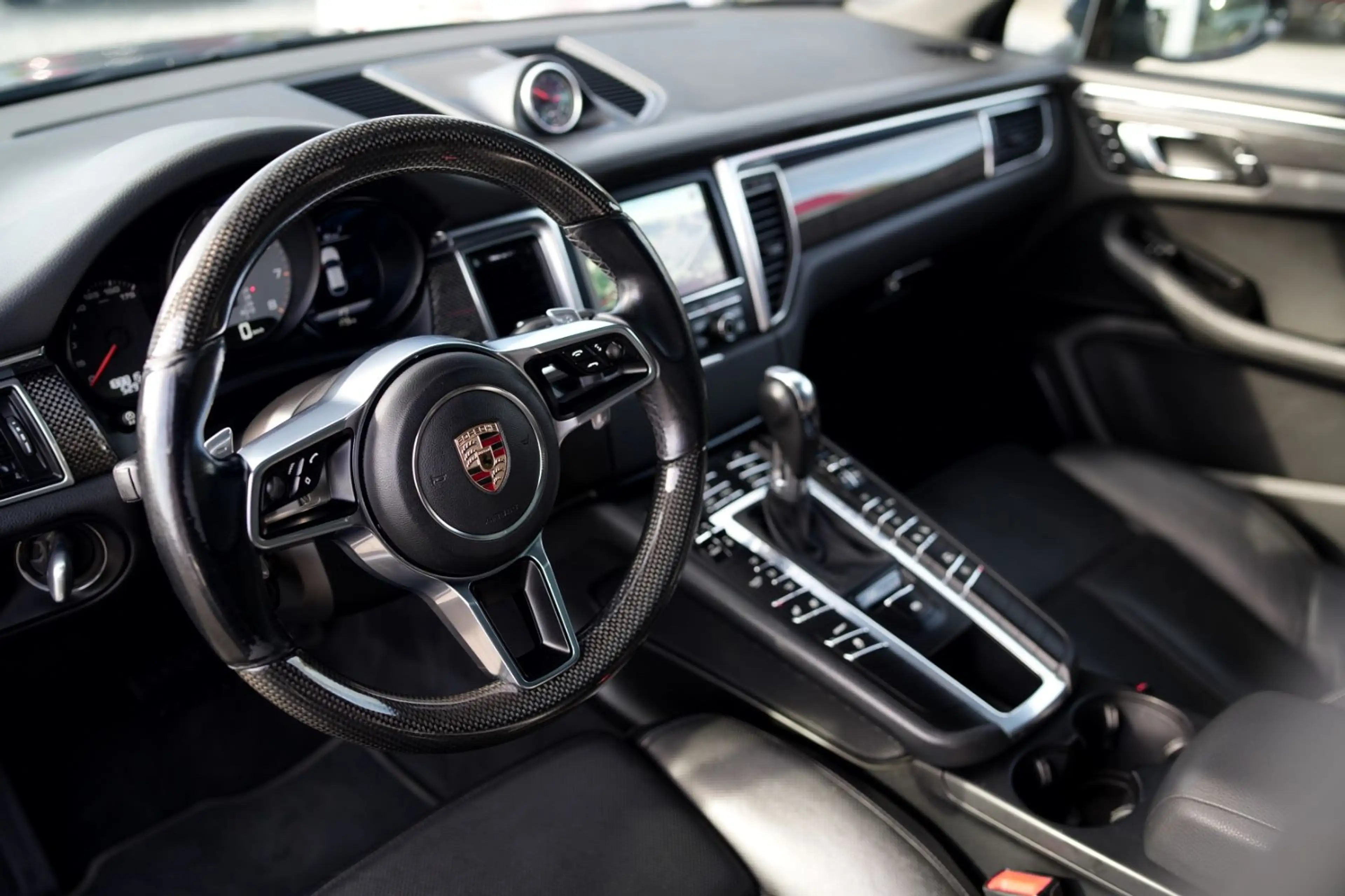 Porsche Macan S 21" SportChrono Sitzlüftung Pano Kamera — photo 10