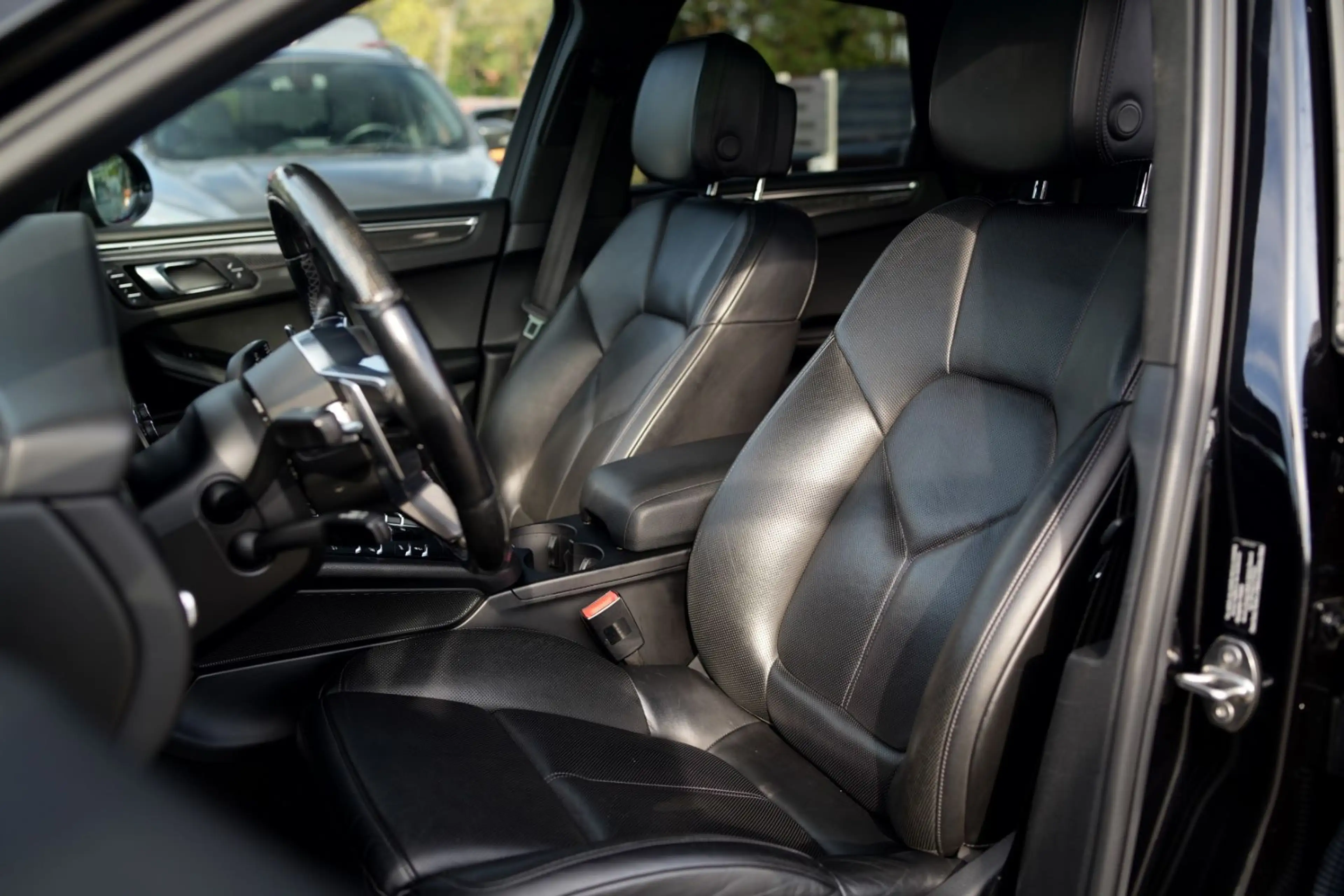 Porsche Macan S 21" SportChrono Sitzlüftung Pano Kamera — photo 11