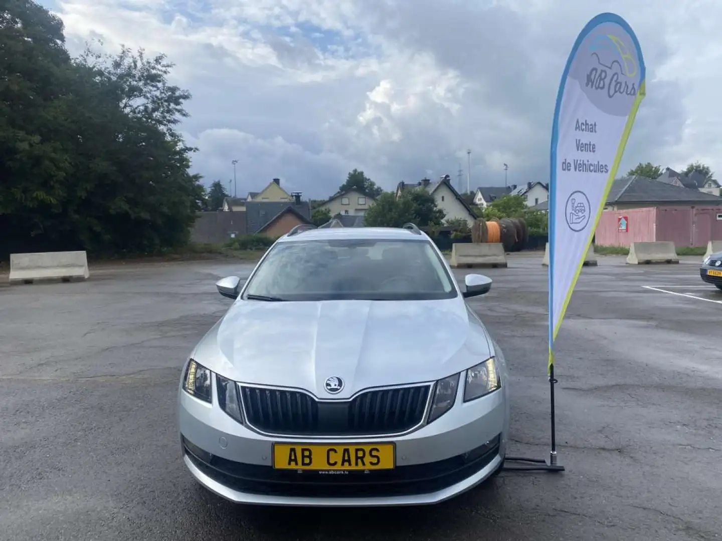 Skoda Octavia Combi 1.6Tdi DSG Navi 2xPDC Apple CarPlay Argent - 2