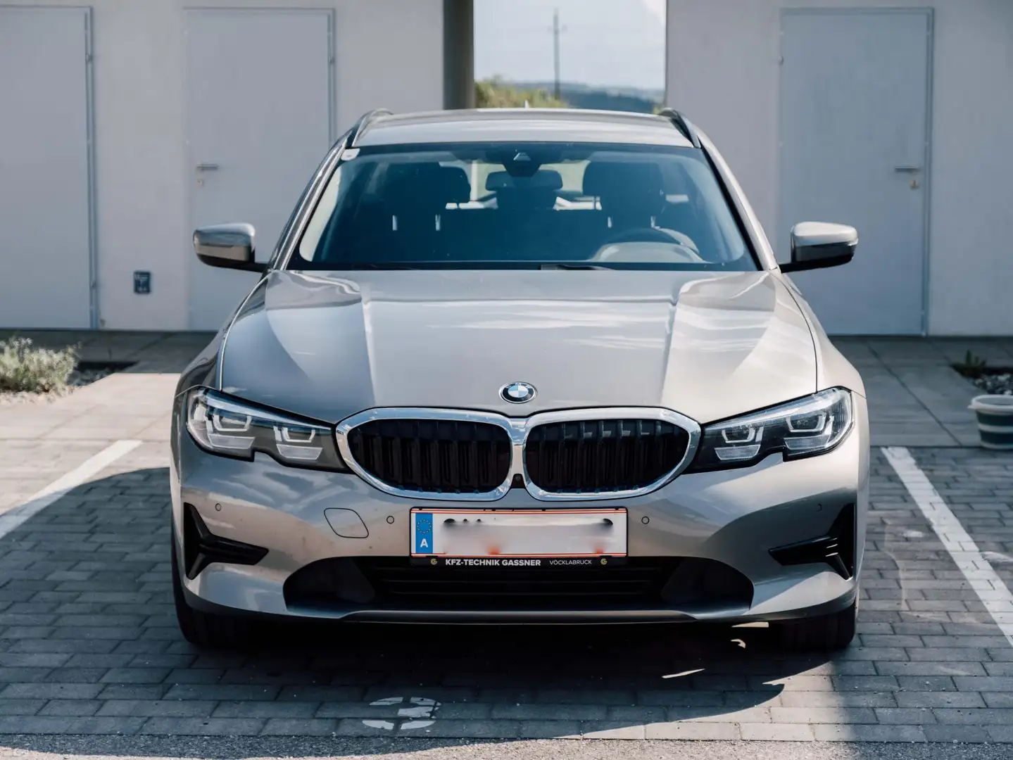 BMW 318 318d Touring Grau - 1