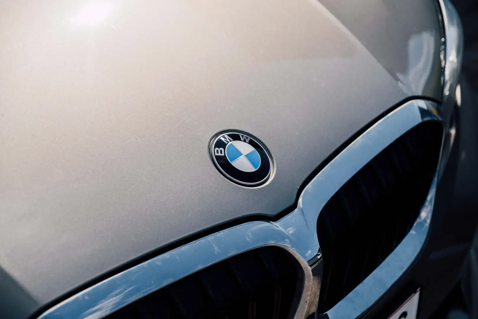 BMW 318 318d Touring Grau - 2
