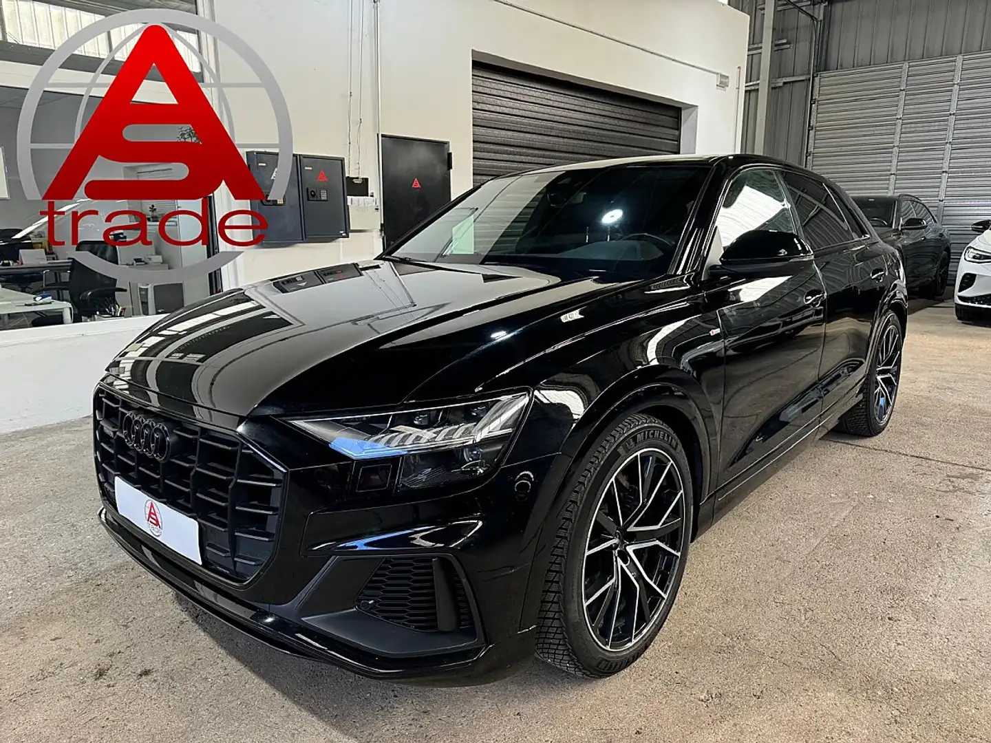 Audi Q8 55 TFSI e quattro Tiptronic Schwarz - 1