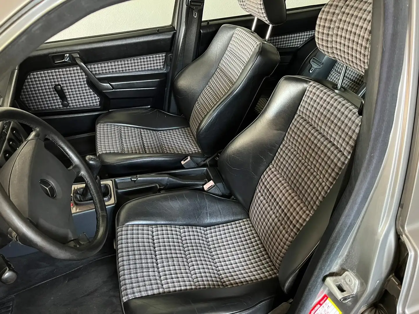 Mercedes-Benz 190 190 E Sportline Grau - 2