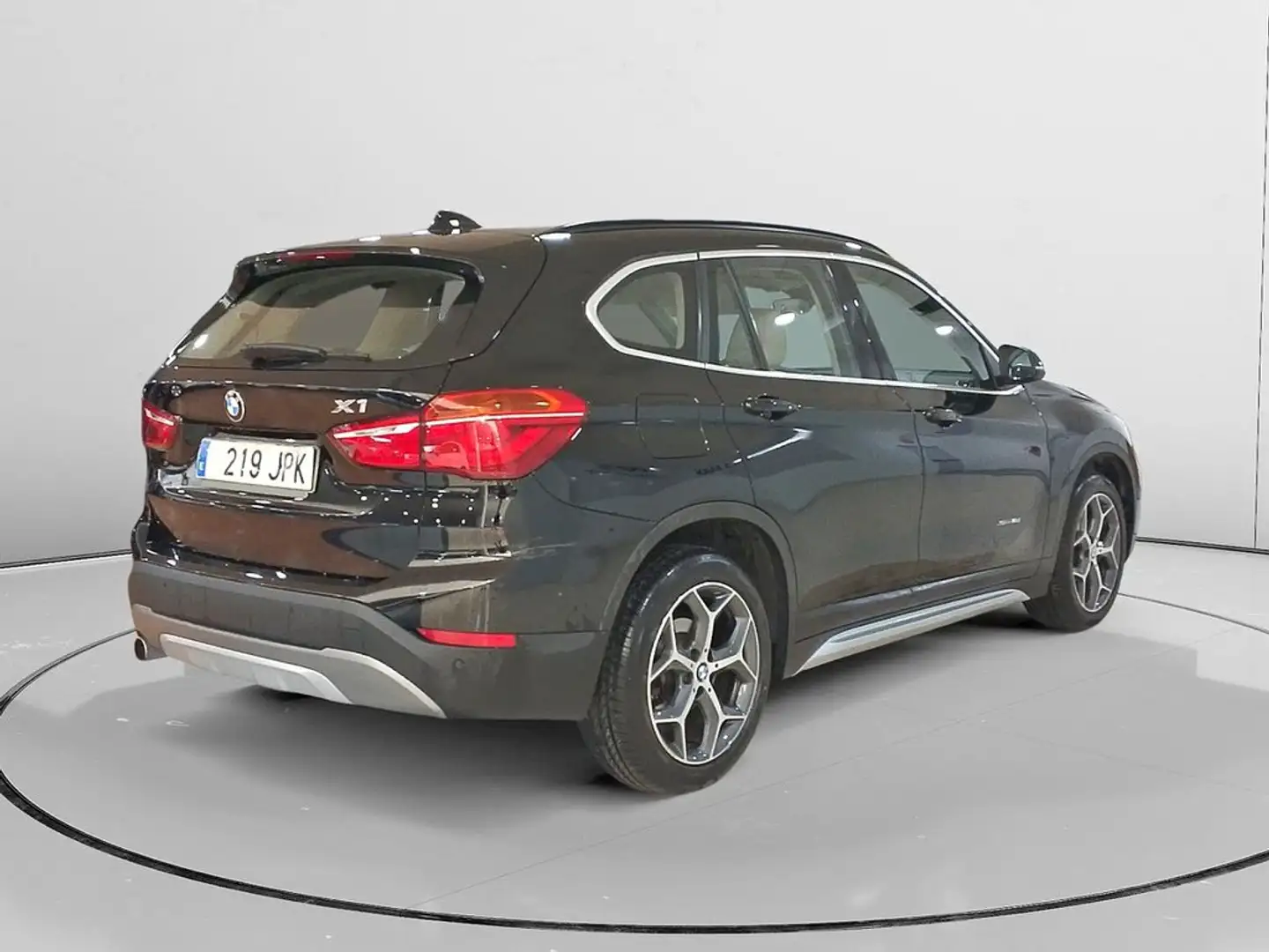 BMW X1 xDrive 18d Zwart - 2
