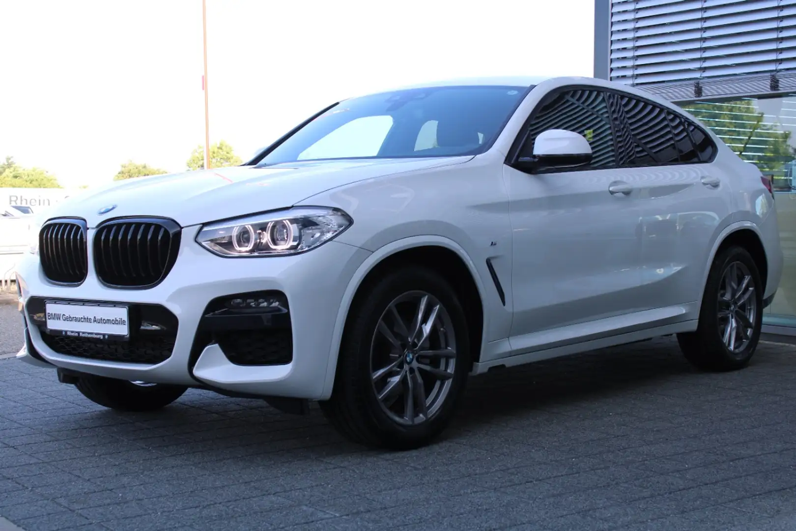 BMW X4 xDrive20i M Sport Navi LED LIVE AHK DAB HIFI Weiß - 1