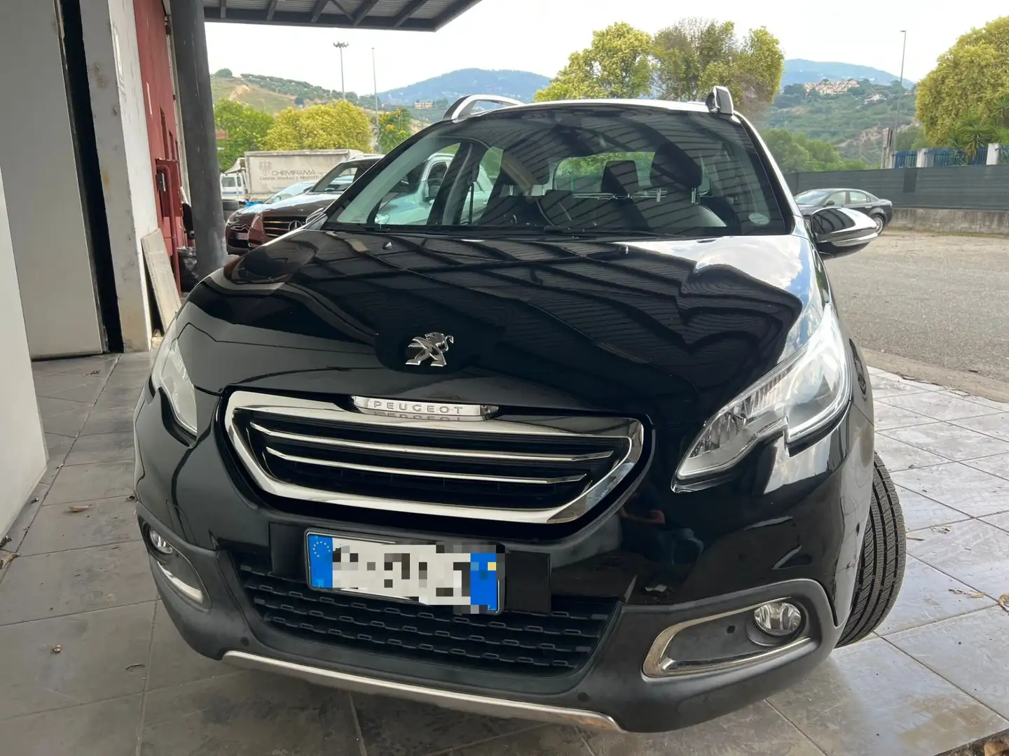 Peugeot 2008 BlueHDi 100 Black MAtt GT Noir - 2