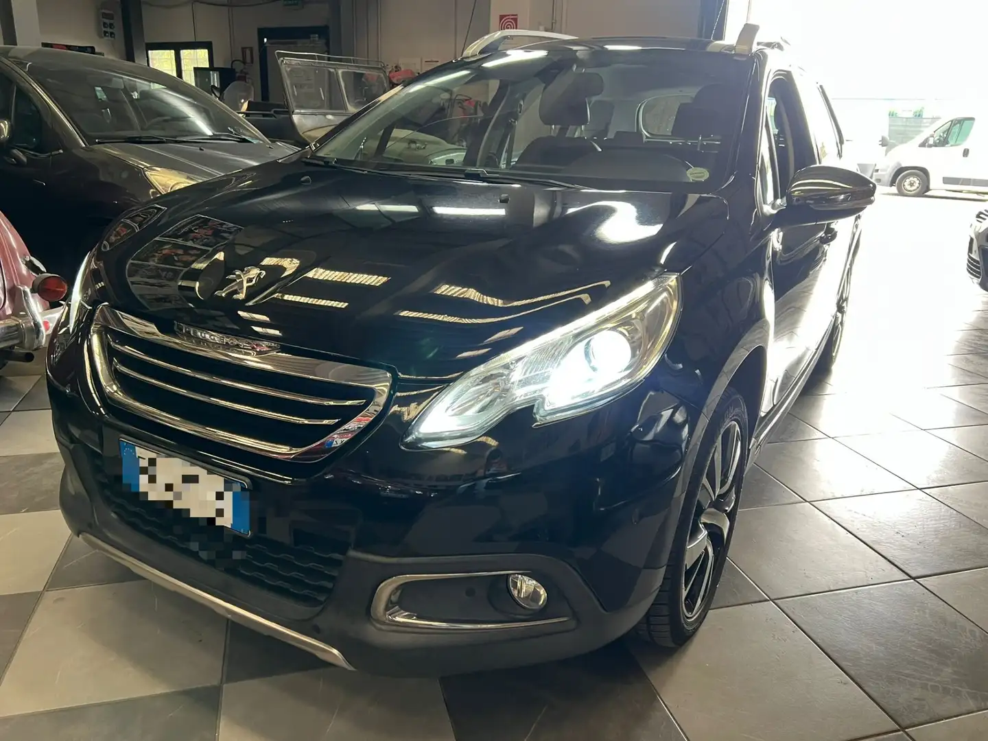 Peugeot 2008 BlueHDi 100 Black MAtt GT Noir - 1