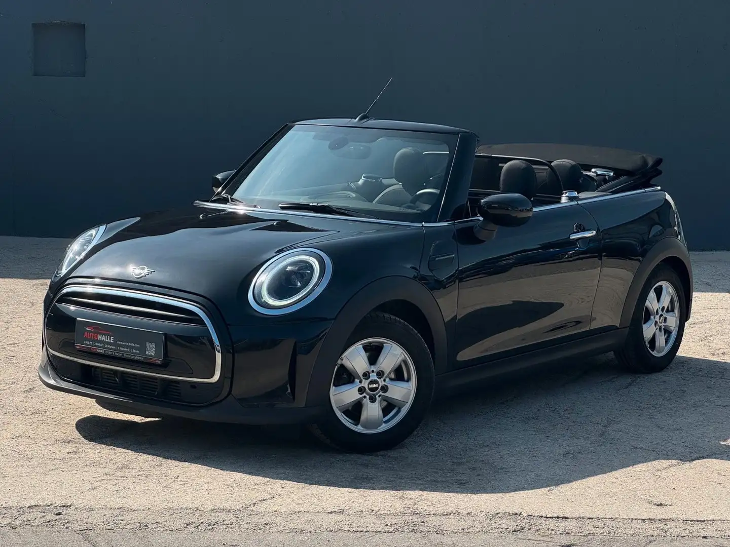 MINI Cooper Cabrio Autom. Essential Trim Temp PDC SHZ Schwarz - 1