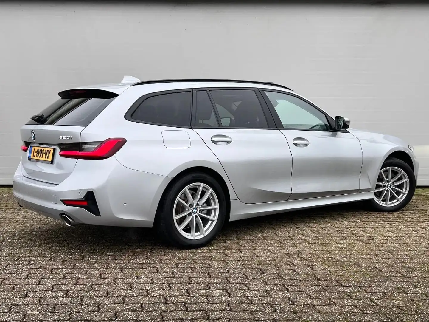 BMW 3-serie 320i | 184 PK | NL auto | Laser | Panorama Gris - 2