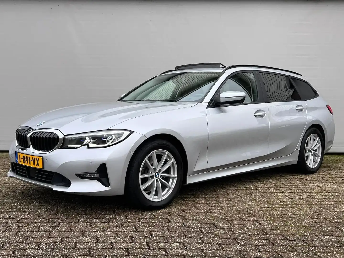 BMW 3-serie 320i | 184 PK | NL auto | Laser | Panorama Gris - 1