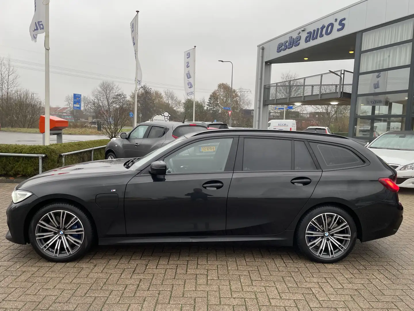 BMW 330 3-serie Touring 330e M-Sport 292 pk Trekhaak Life Schwarz - 2