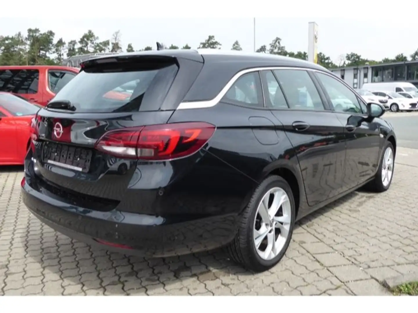 Opel Astra 1.6 CDTI Sports Tourer Dynamic Navi PDC Schwarz - 2