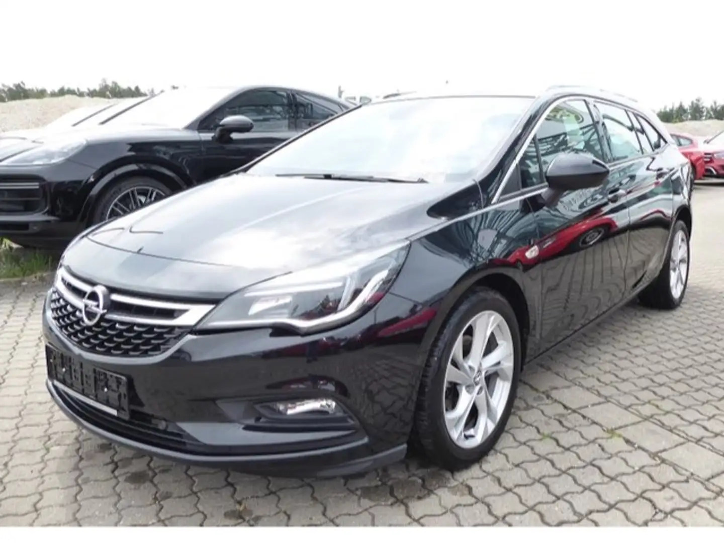 Opel Astra 1.6 CDTI Sports Tourer Dynamic Navi PDC Schwarz - 1