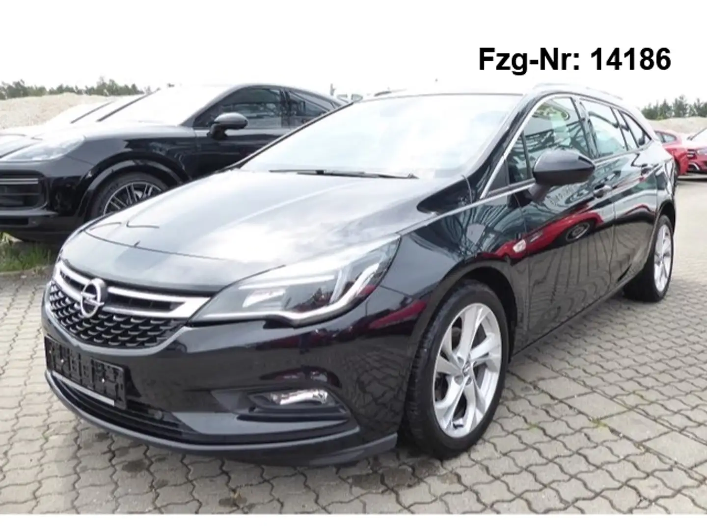 Opel Astra 1.6 CDTI Sports Tourer Dynamic Navi PDC Schwarz - 1