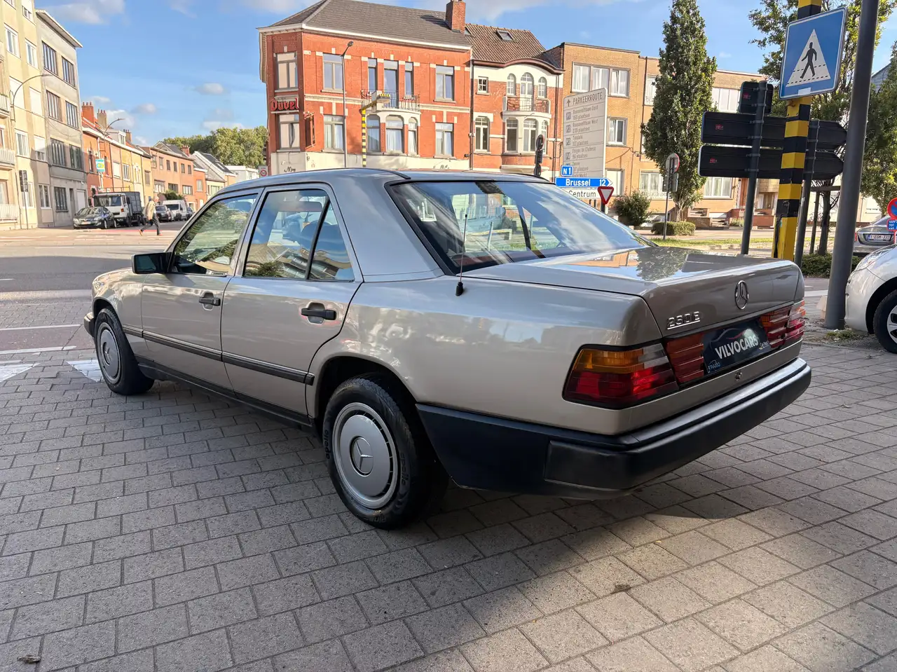 Mercedes-Benz E 230, foto 3