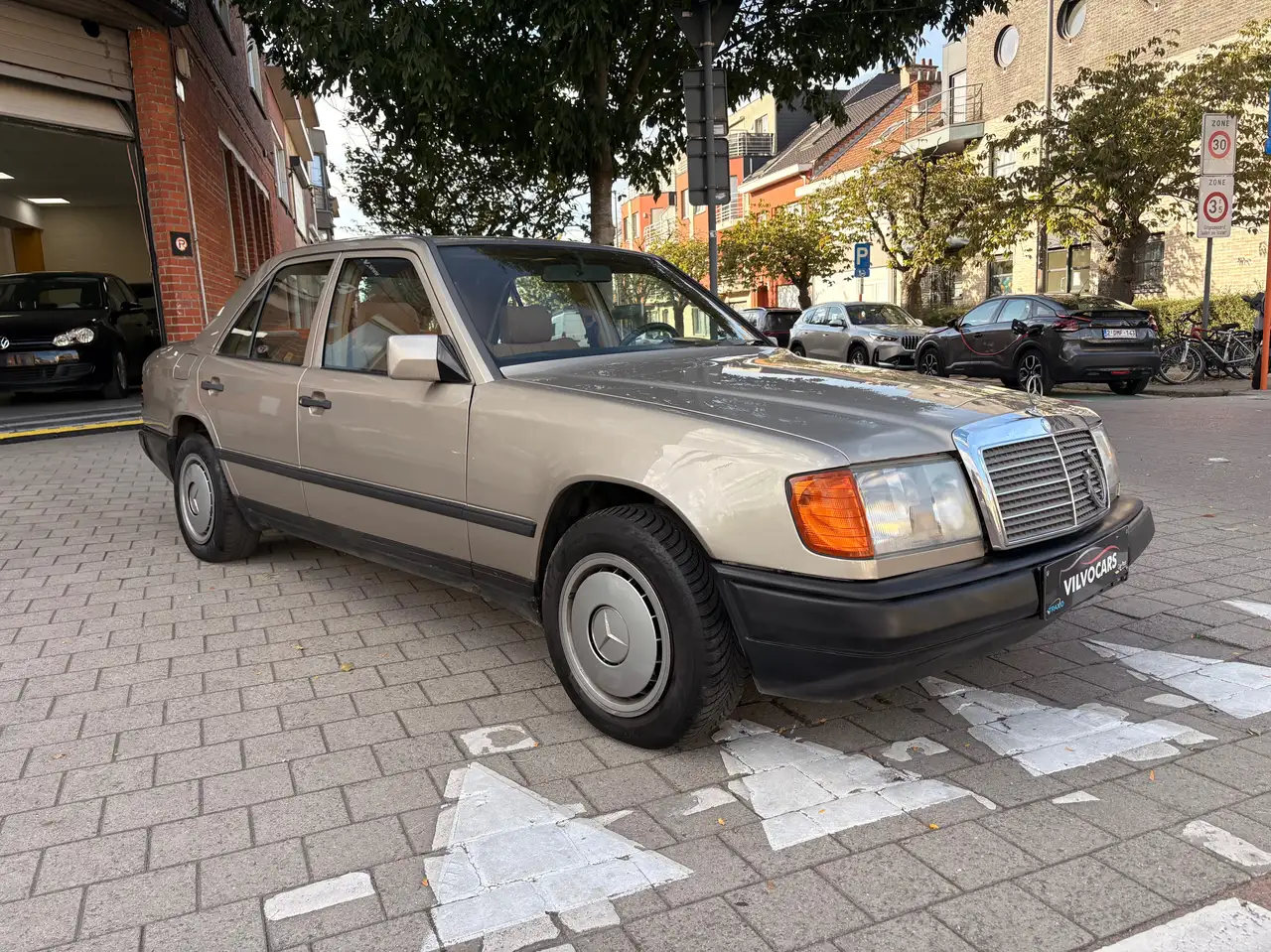 Mercedes-Benz E 230, foto 2