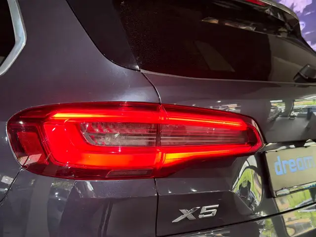 BMW X5 view 11