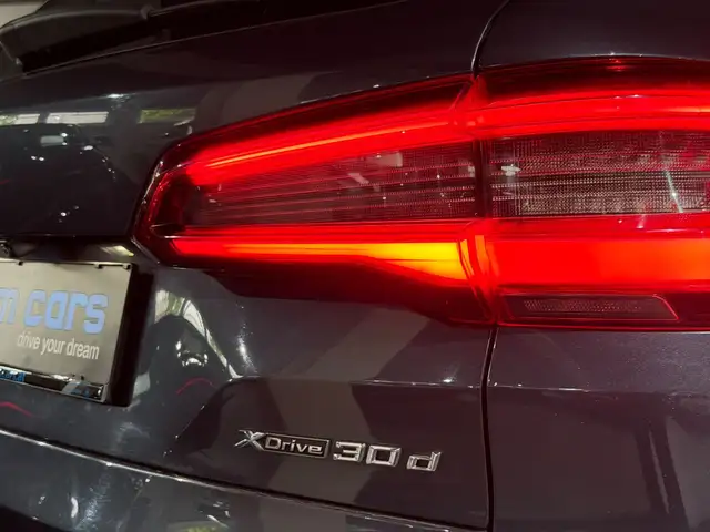 BMW X5 view 13