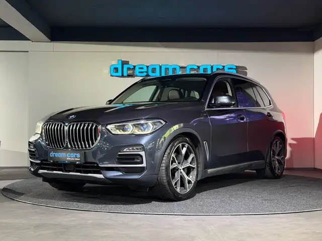 BMW X5 view 3