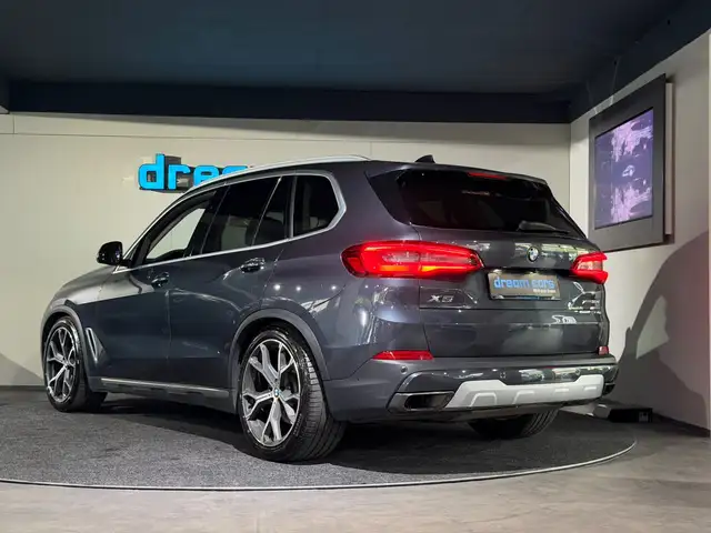 BMW X5 view 4