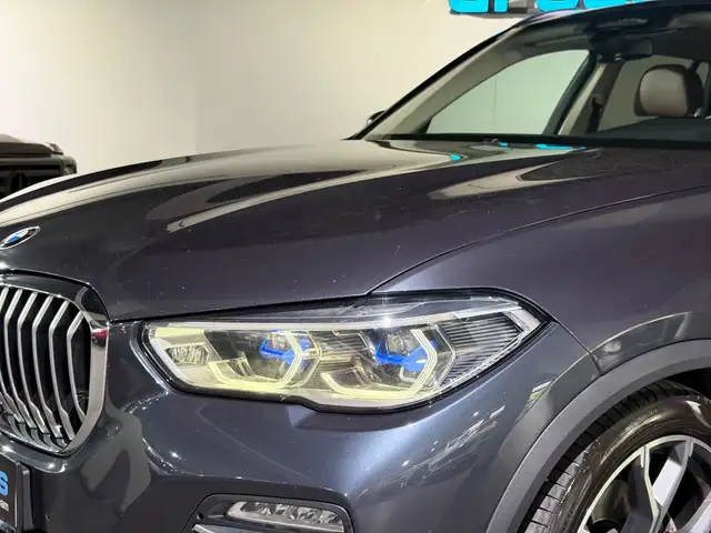 BMW X5 view 8