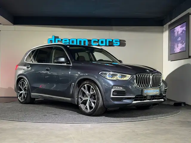 BMW X5 view 2