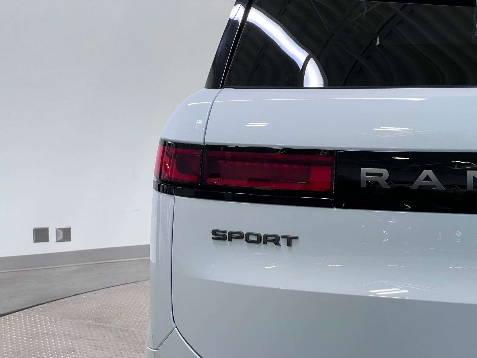2026 Land Rover Range Rover Sport P360 S | LEASE FROM $999 PER MONTH thumb 10