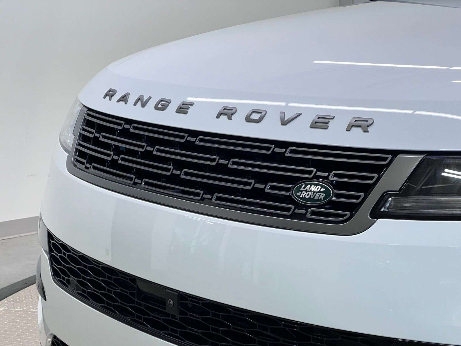2026 Land Rover Range Rover Sport P360 S | LEASE FROM $999 PER MONTH alt 3