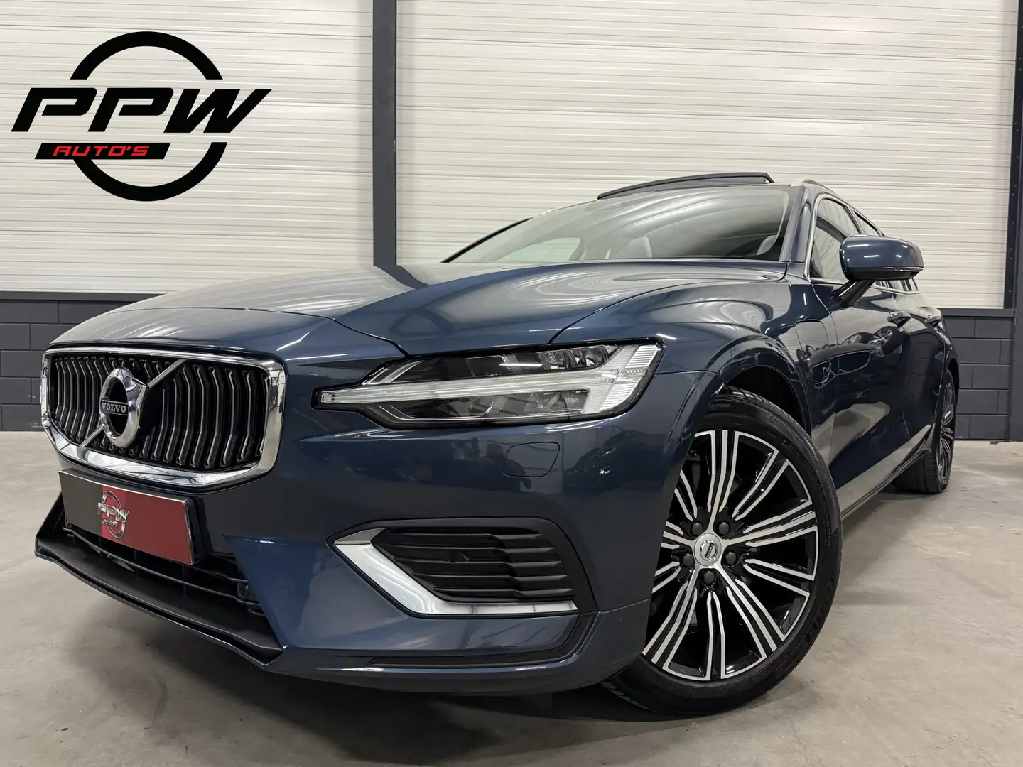 Volvo V60 T6 Recharge AWD Inscription 64DKM!/PANO/TREKHAAK/M Blauw - 1