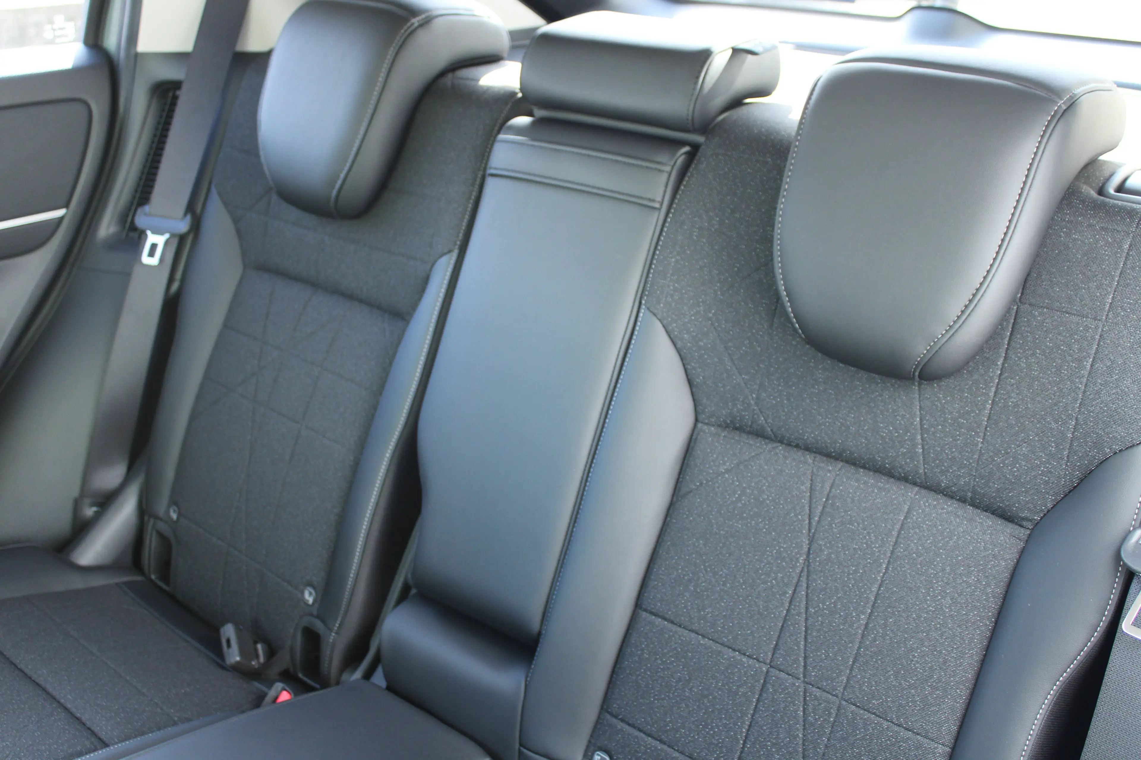 Honda HR-V 1.5 Hybrid Advance — photo 12