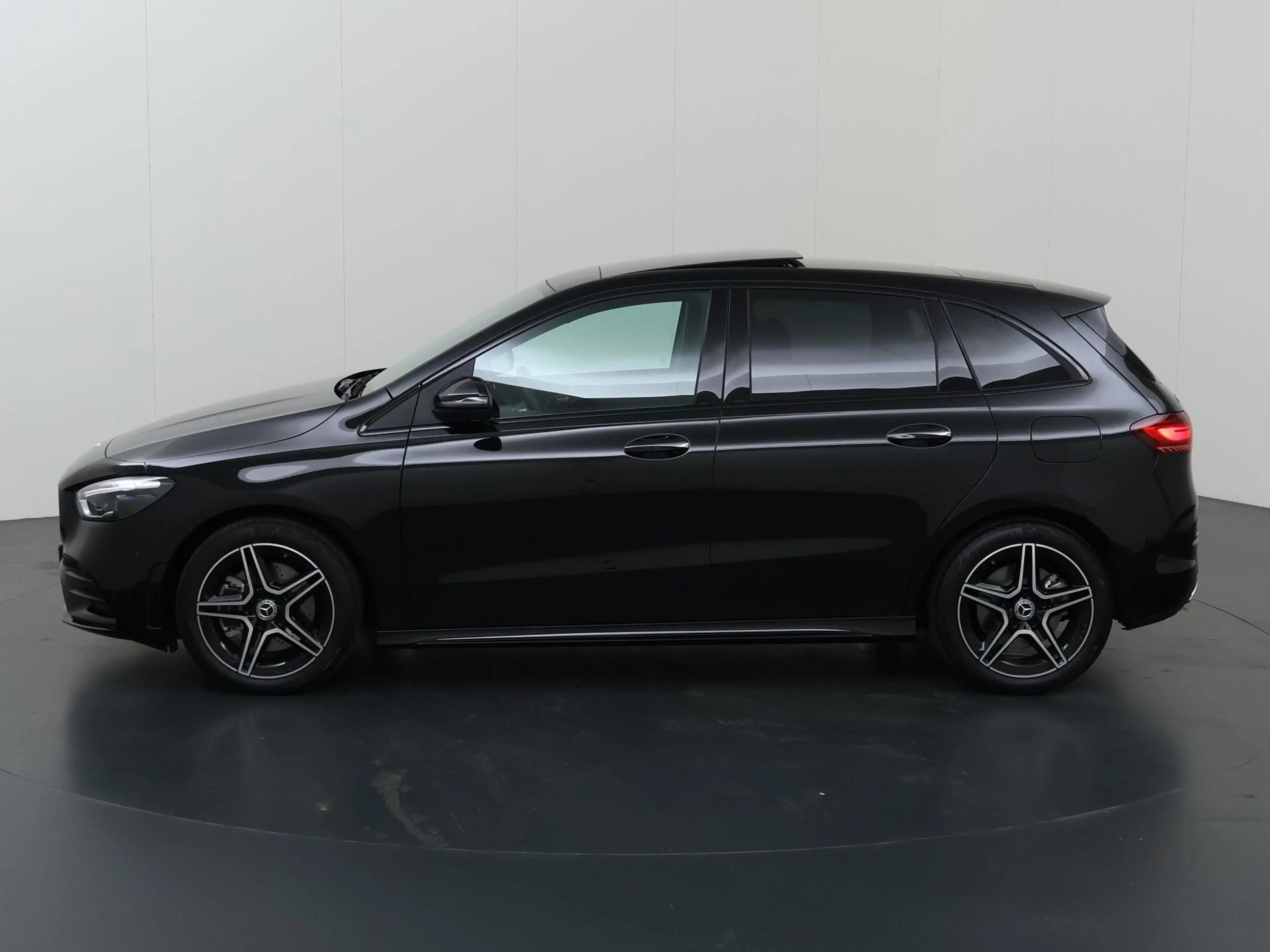 Mercedes-Benz B 250 250e Business Solution AMG | Panoramaschuifdak | N — photo 5