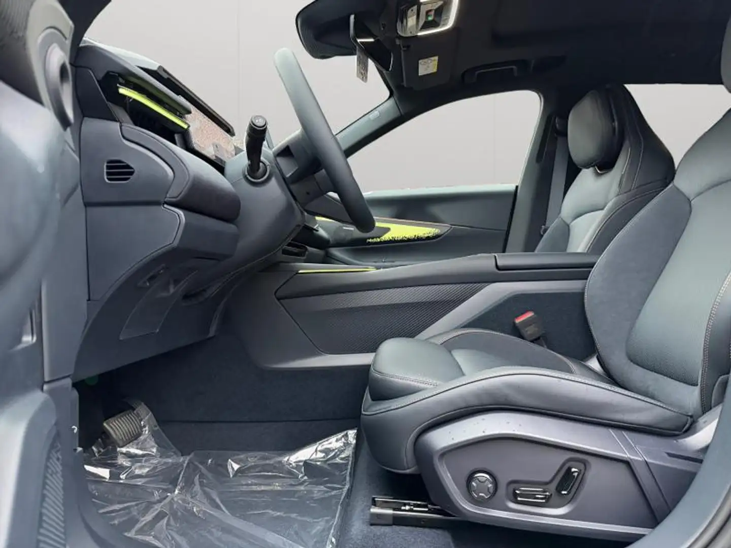 Lynk & Co 08 More Vert - 2