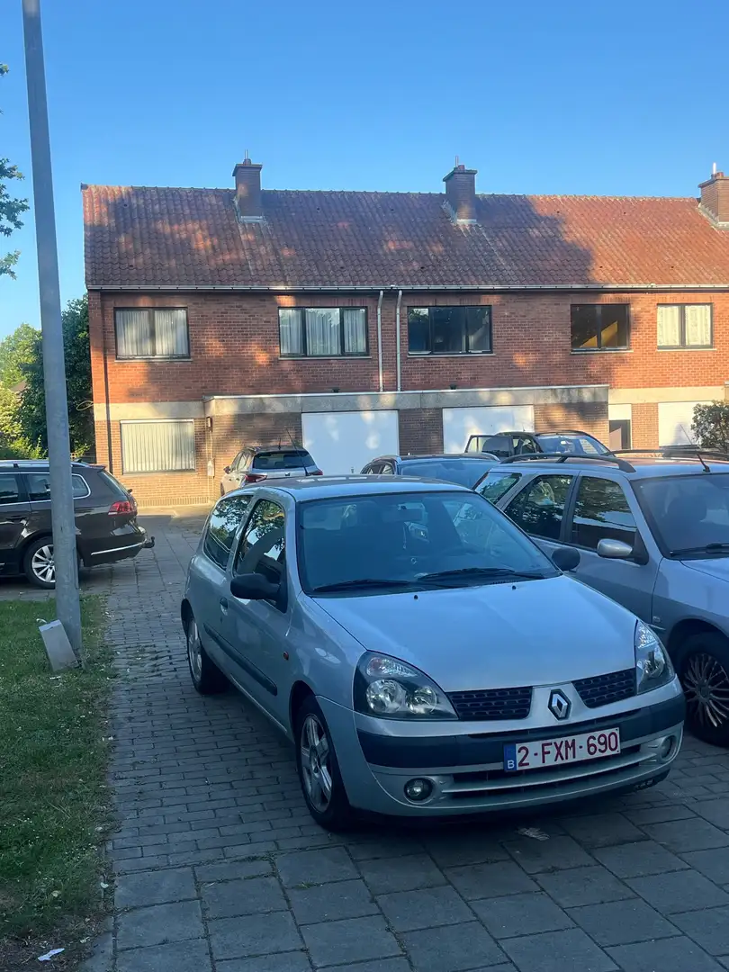Renault Clio 1.4i Fidji - 1