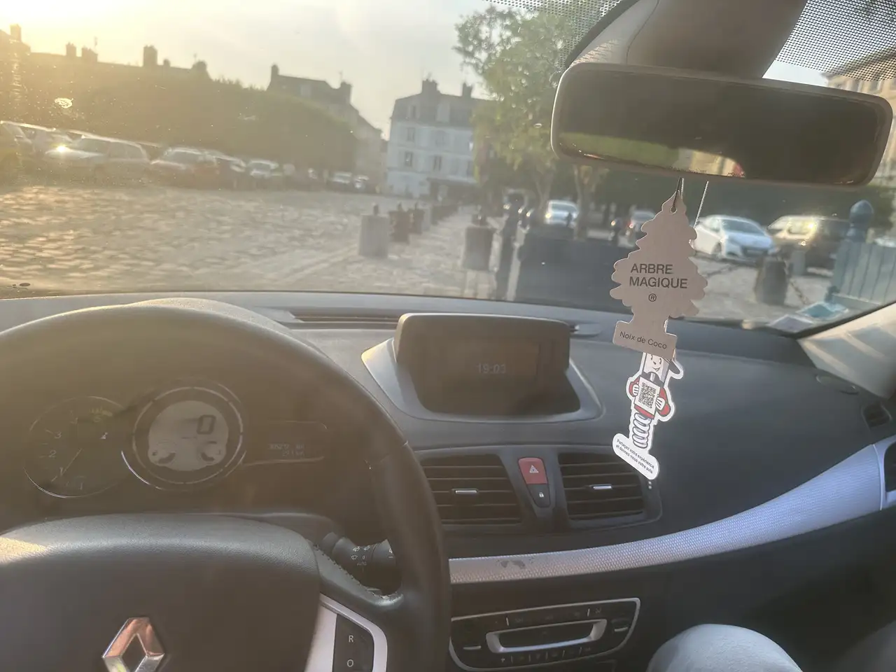 Renault Megane Berline — photo 16