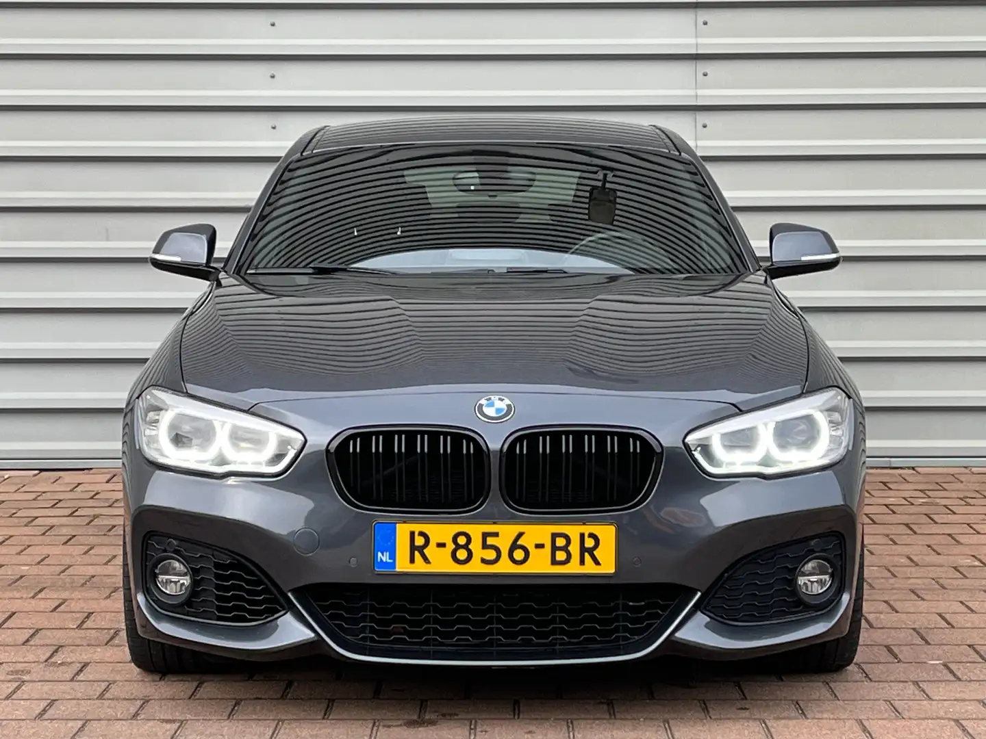 BMW 120 M sport SHADOW High Ex Leer Navi Stoelverw H&K PDC Grijs - 2