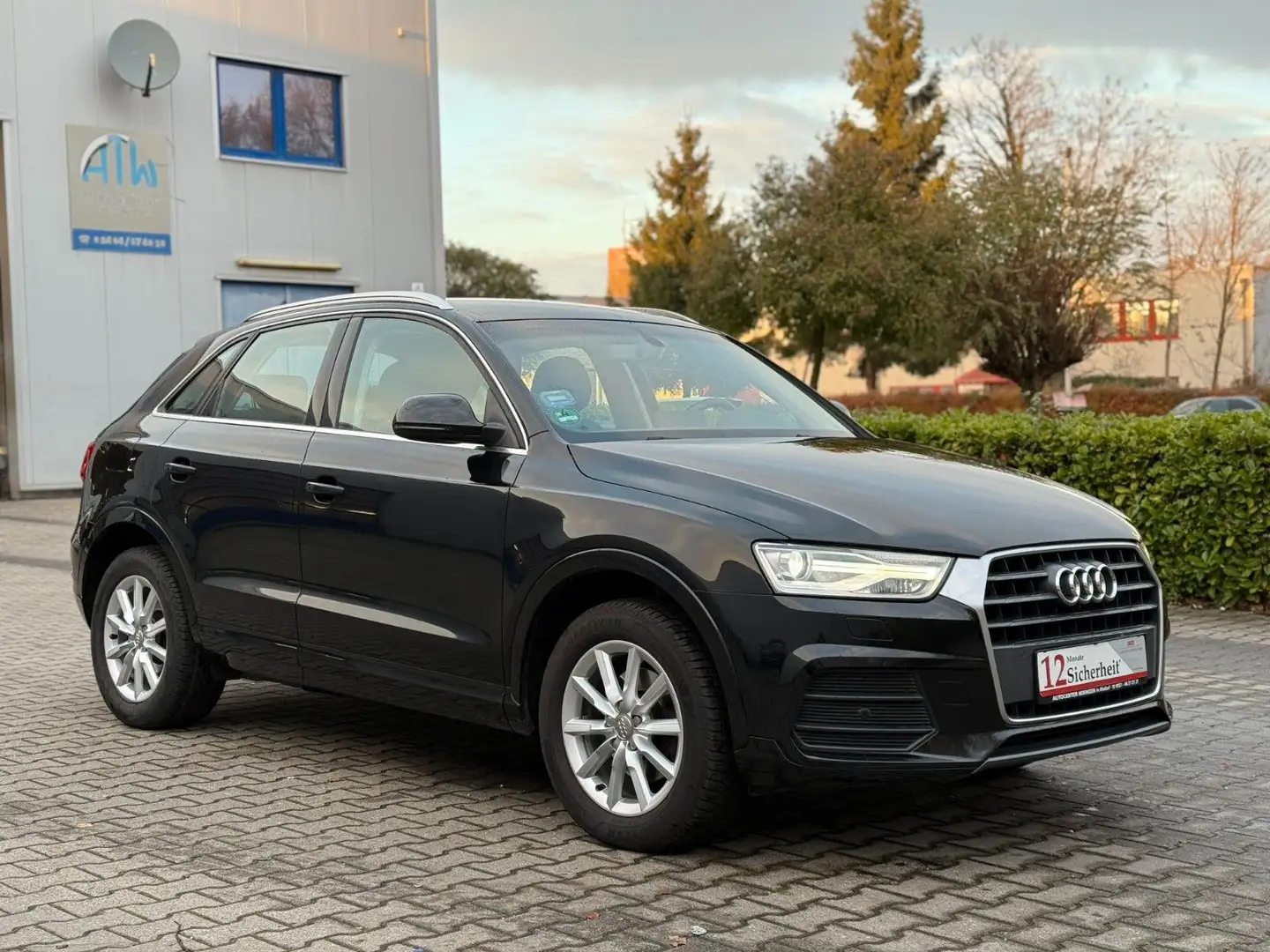 Audi Q3 Design Garantie*Navi*Bi-Xenon*Sitzheizung* Schwarz - 1