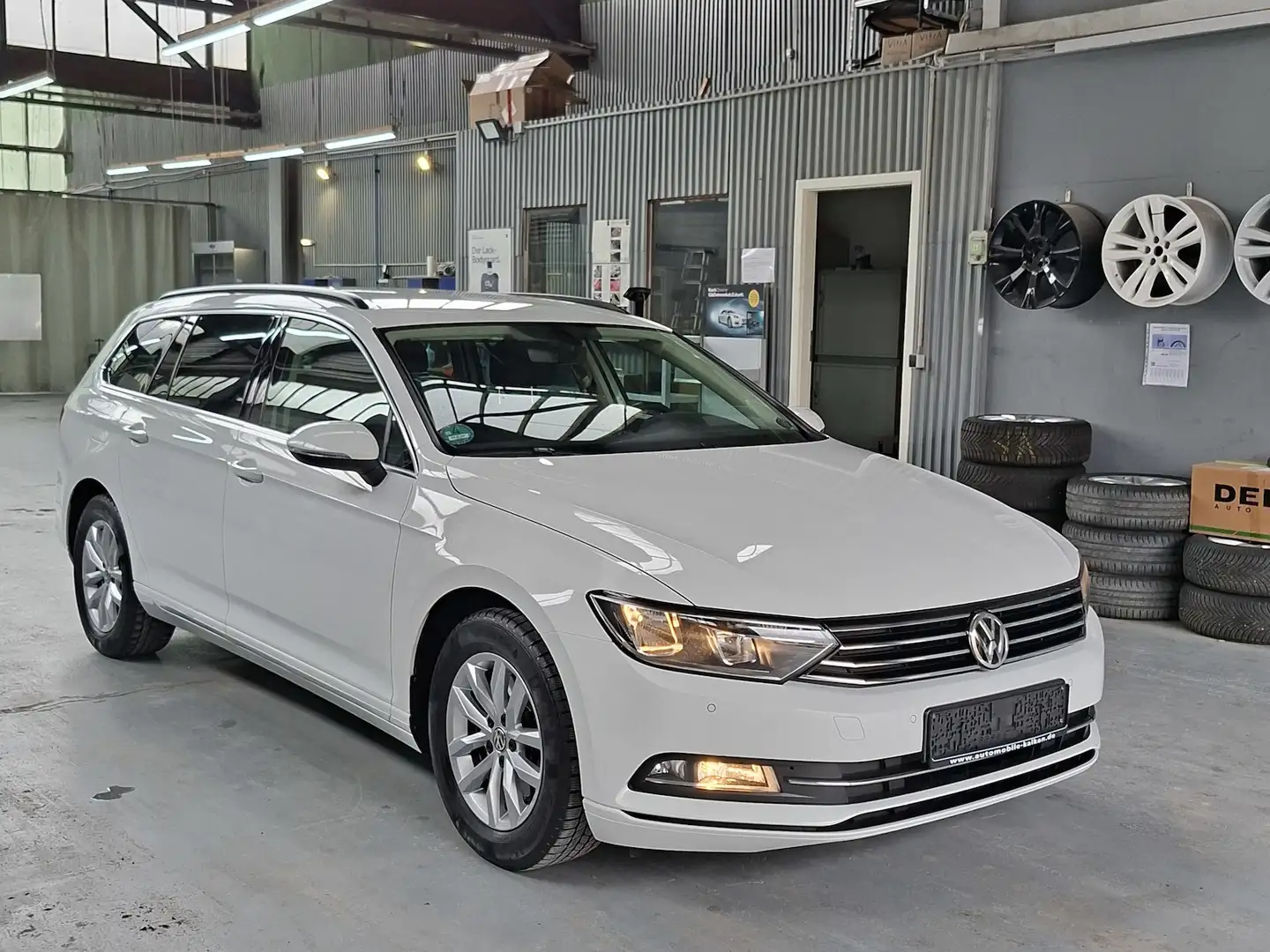 Volkswagen Passat Variant Comfortline BMTStart-St: AHK/NAVI Blanc - 2
