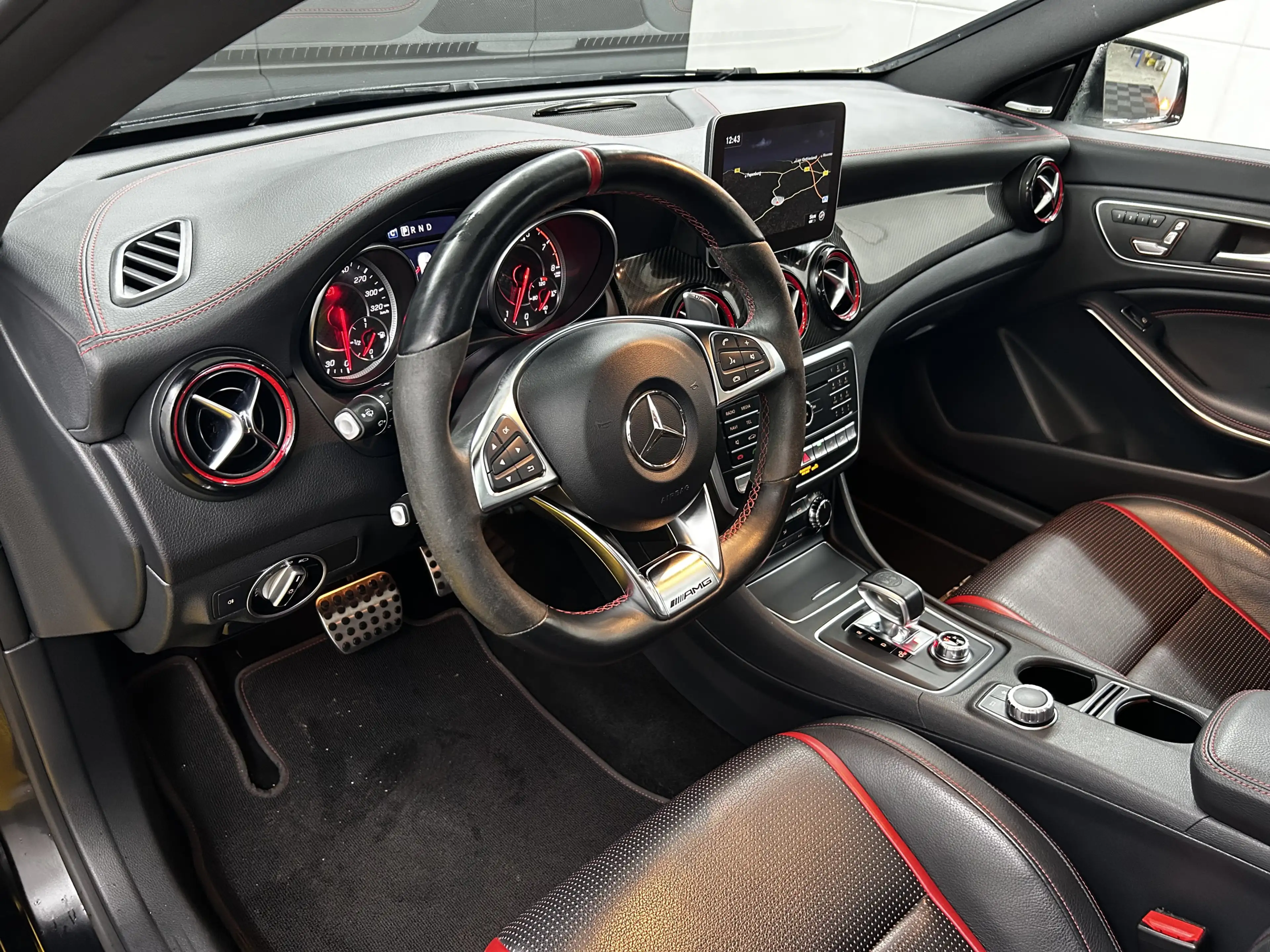 Mercedes-Benz CLA 45 AMG 4Matic+Pano+H&K+Memory — photo 8