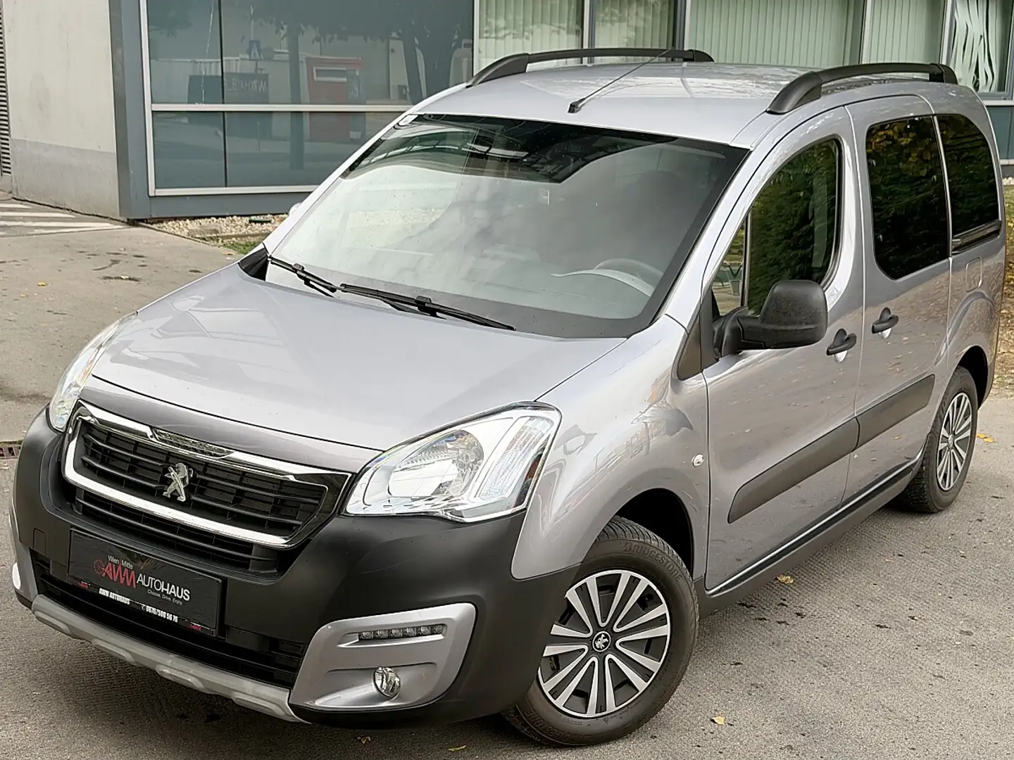 Peugeot Partner Tepee Classic 1,6 HDi 75 | 5-Sitzer | Schiebetür Grau - 1
