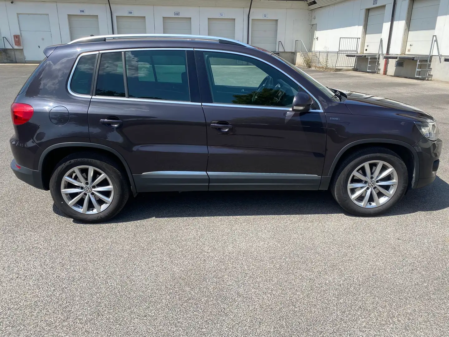 Volkswagen Tiguan Lounge Sport & Style BMT Grau - 2