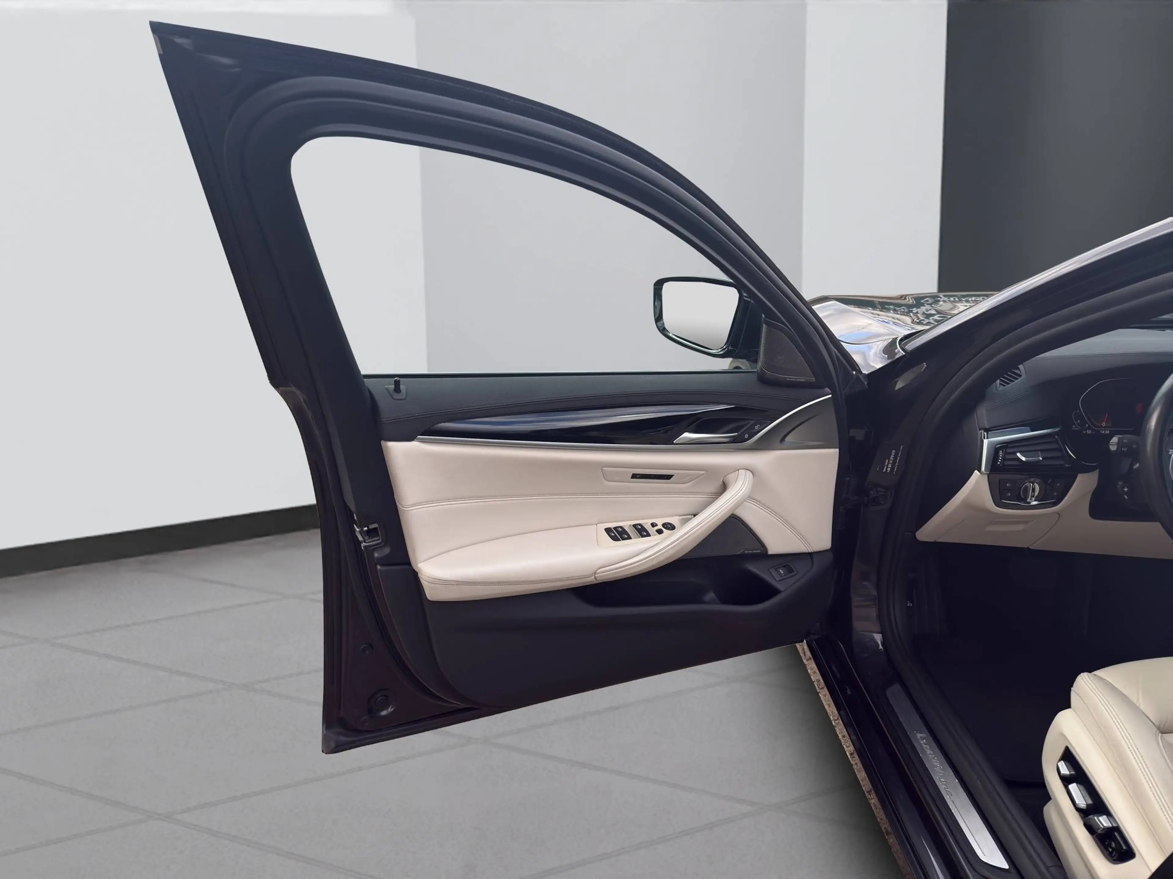 BMW 530 530 d xDrive touring Luxury Line — photo 11