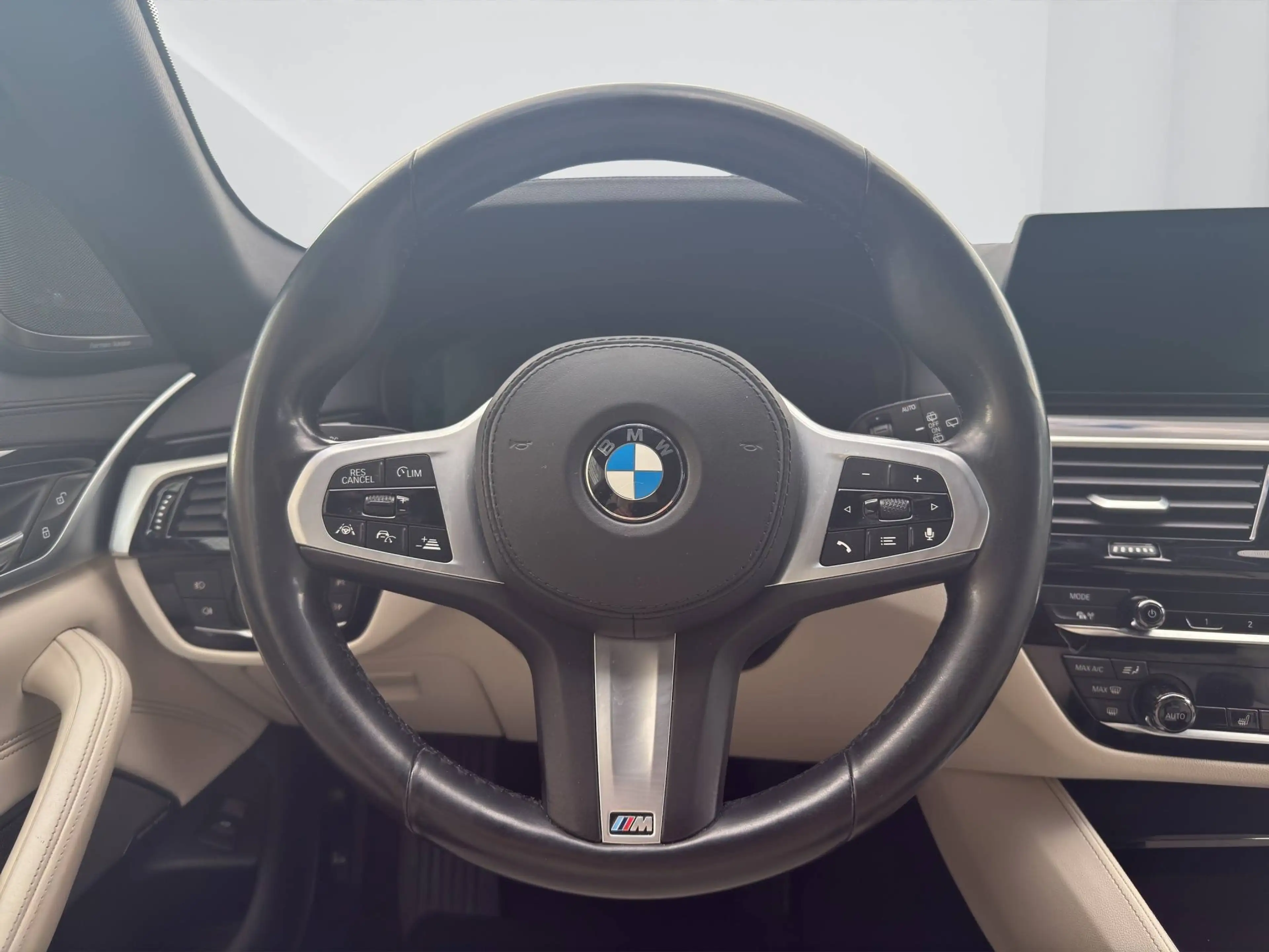 BMW 530 530 d xDrive touring Luxury Line — photo 14