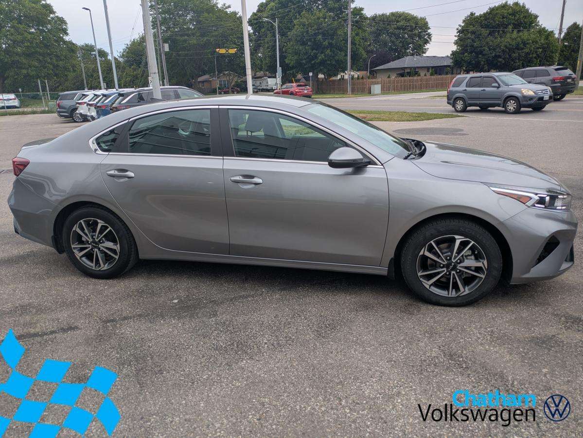 2024 Kia Forte EX IVT — photo 1